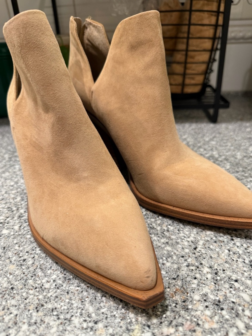 New Vince Camuto Bibestie Tortilla Ankle Boot Tan Suede Bootie size 8.5
